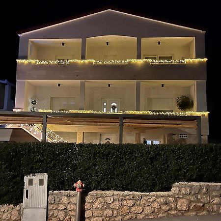 Apartmani Tomeri Starigrad Paklenica Esterno foto