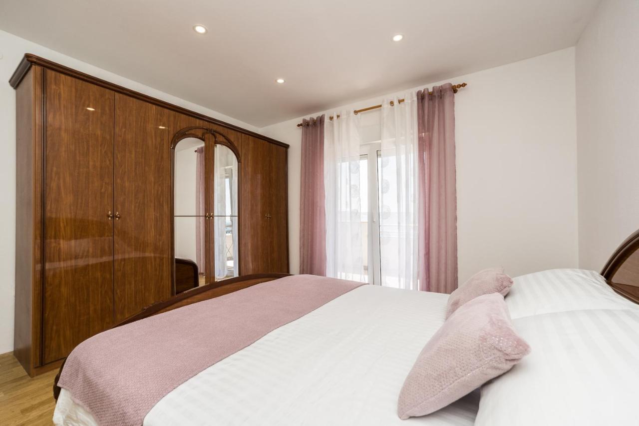 Apartmani Tomeri Starigrad Paklenica Esterno foto