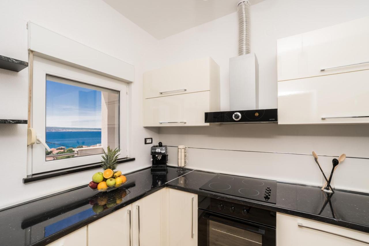 Apartmani Tomeri Starigrad Paklenica Esterno foto