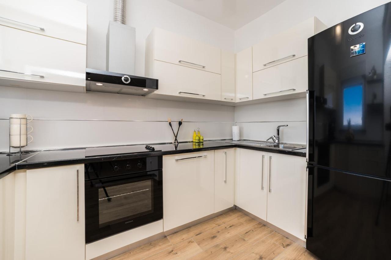 Apartmani Tomeri Starigrad Paklenica Esterno foto