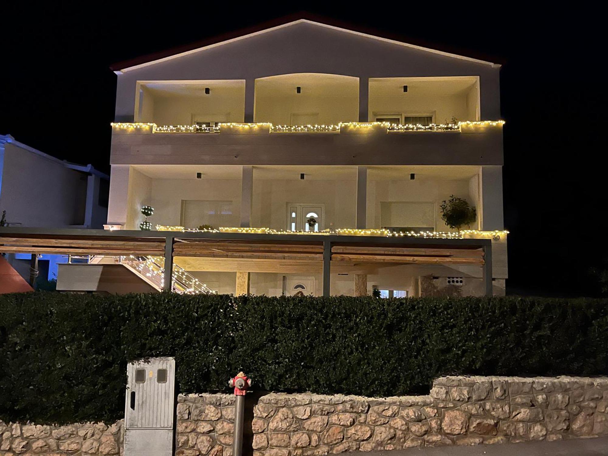 Apartmani Tomeri Starigrad Paklenica Esterno foto