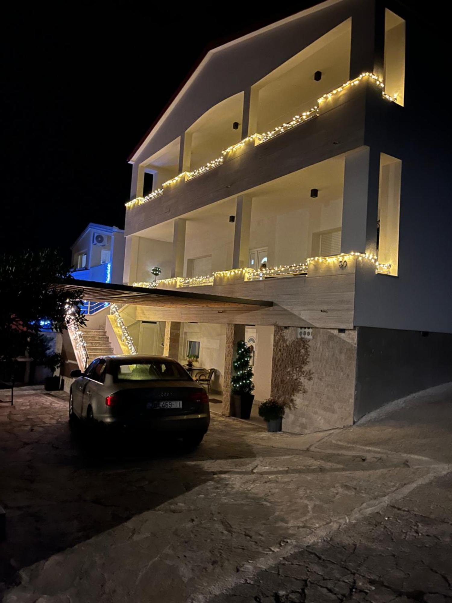 Apartmani Tomeri Starigrad Paklenica Esterno foto