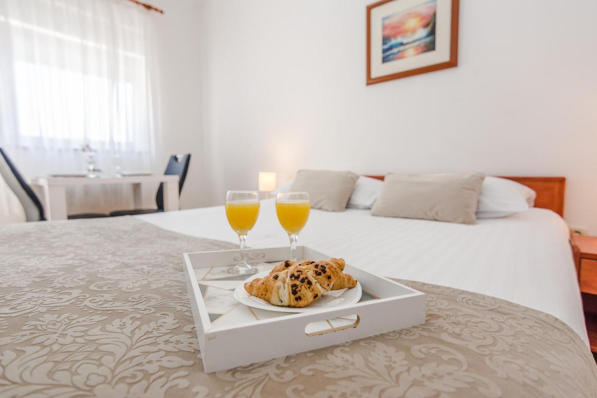 Apartmani Tomeri Starigrad Paklenica Esterno foto
