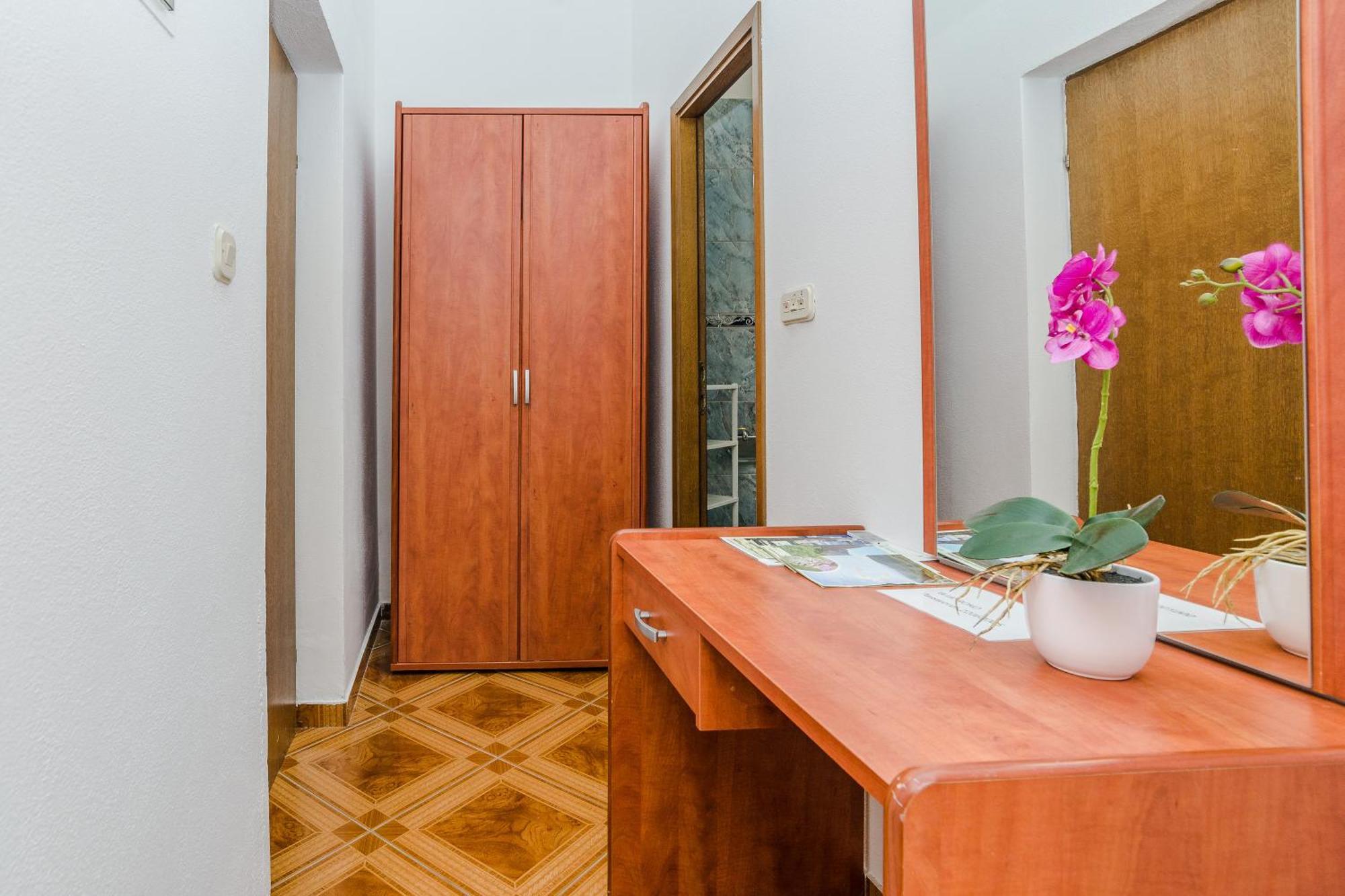 Apartmani Tomeri Starigrad Paklenica Esterno foto
