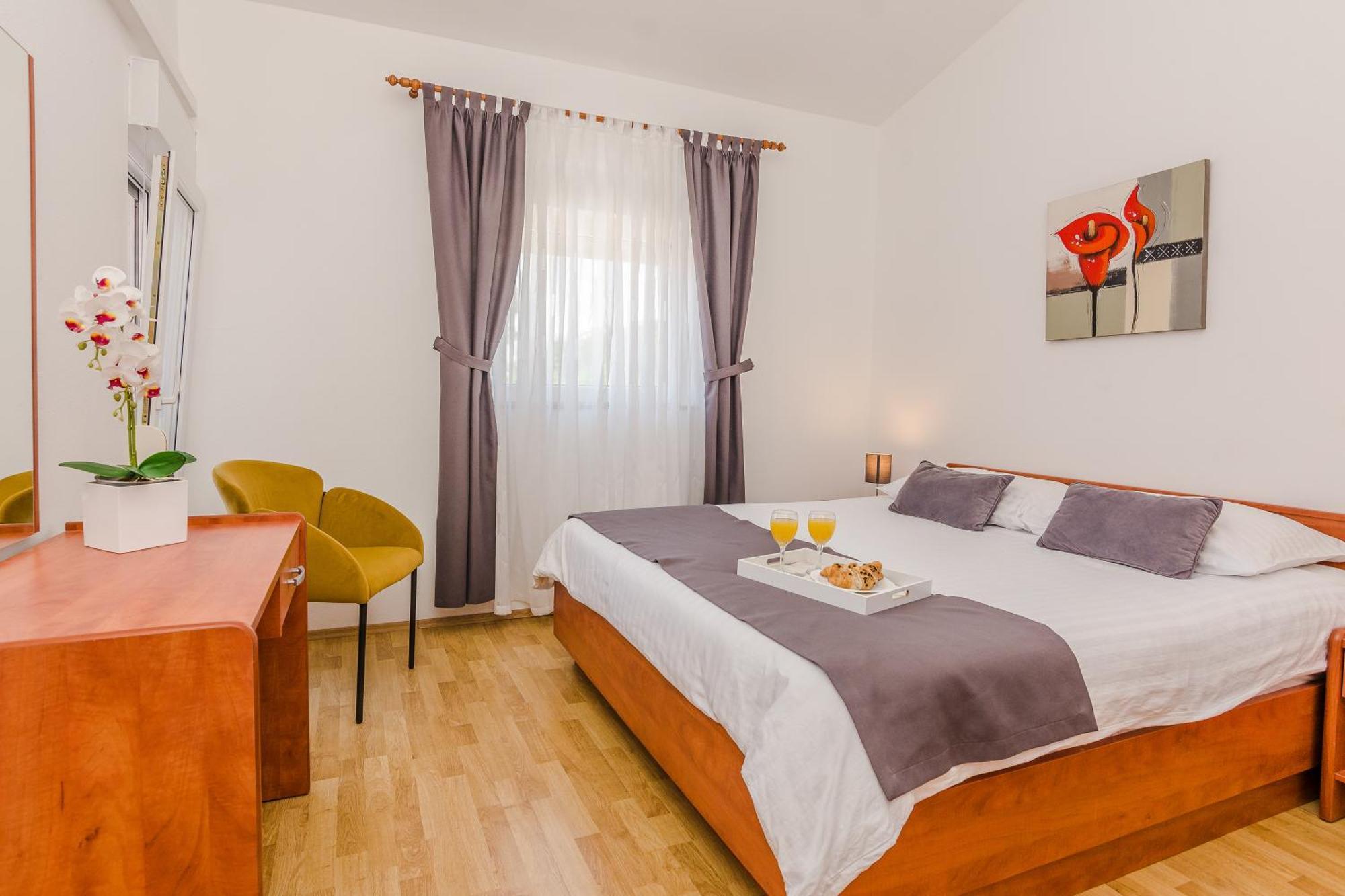 Apartmani Tomeri Starigrad Paklenica Esterno foto