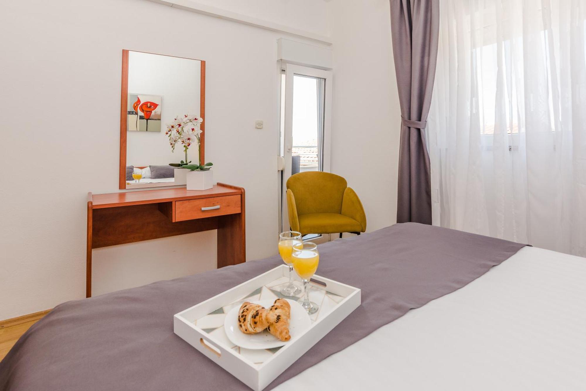 Apartmani Tomeri Starigrad Paklenica Esterno foto