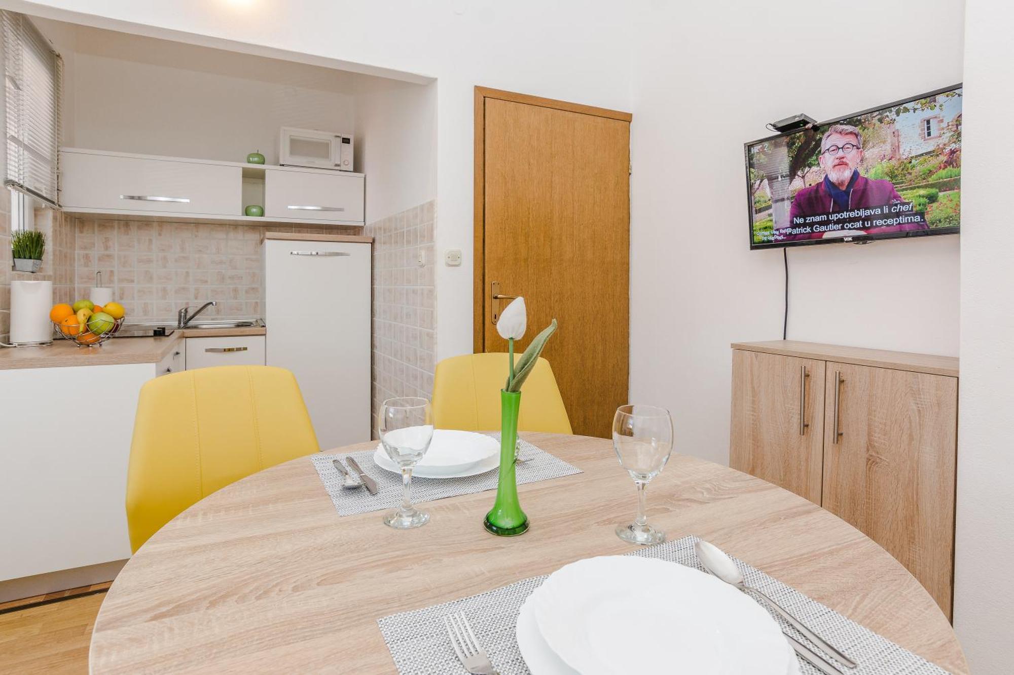Apartmani Tomeri Starigrad Paklenica Esterno foto