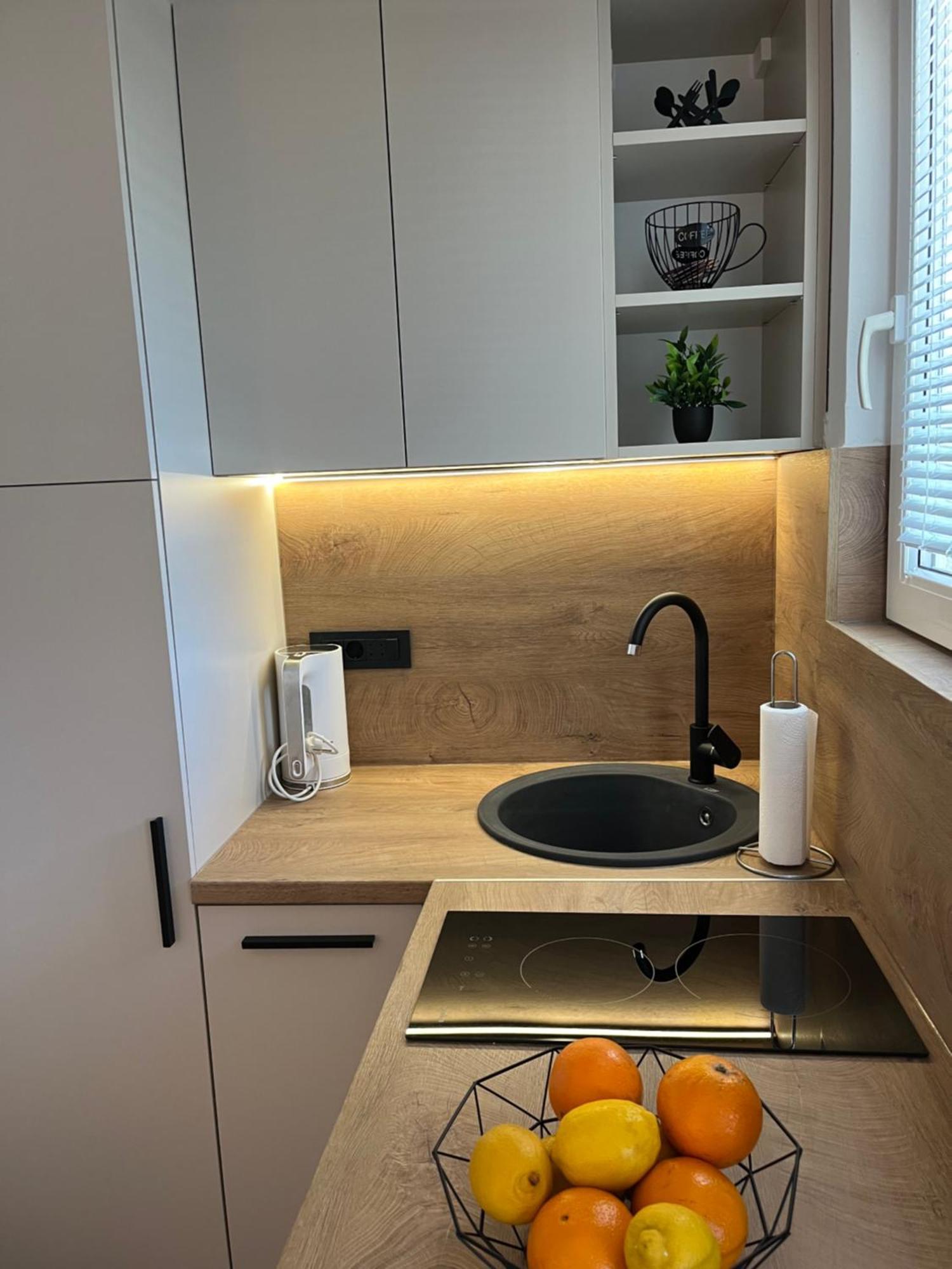 Apartmani Tomeri Starigrad Paklenica Esterno foto