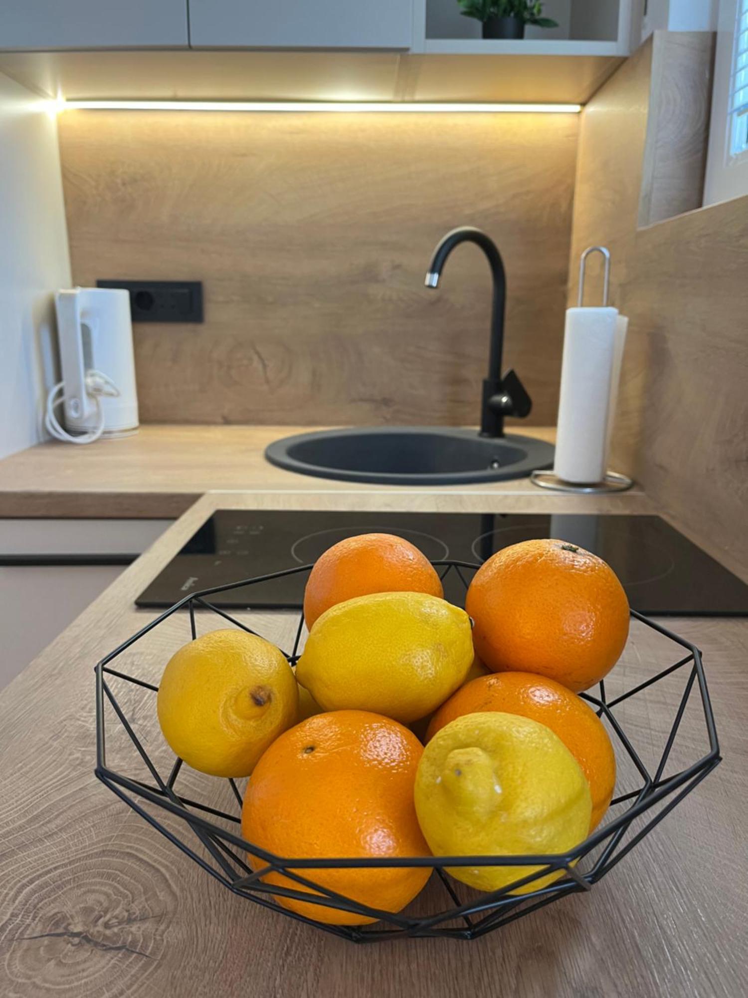 Apartmani Tomeri Starigrad Paklenica Esterno foto